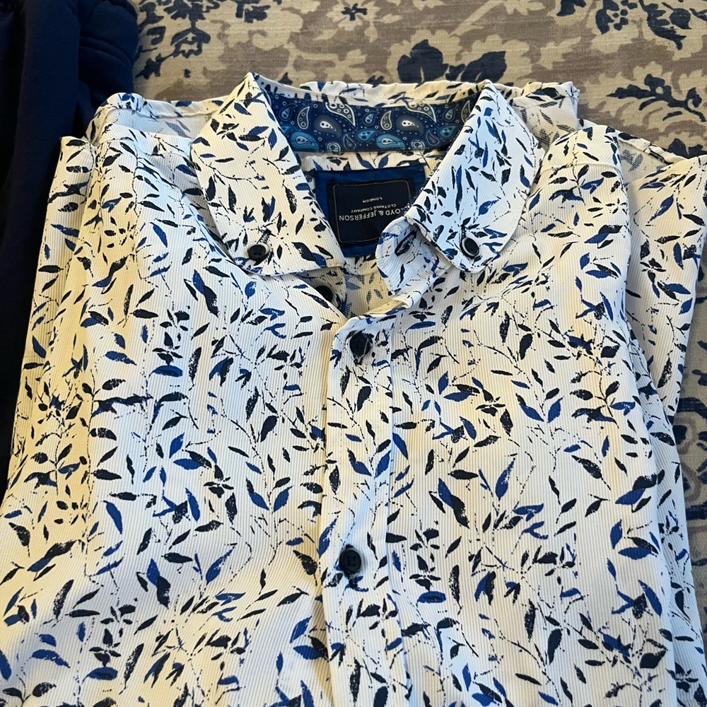 New & beautiful Italian beachwear Blue and White Patterned Shirt size M. 🇮🇹